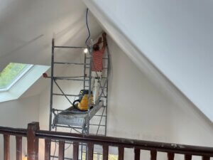 sous pente peintre plafond