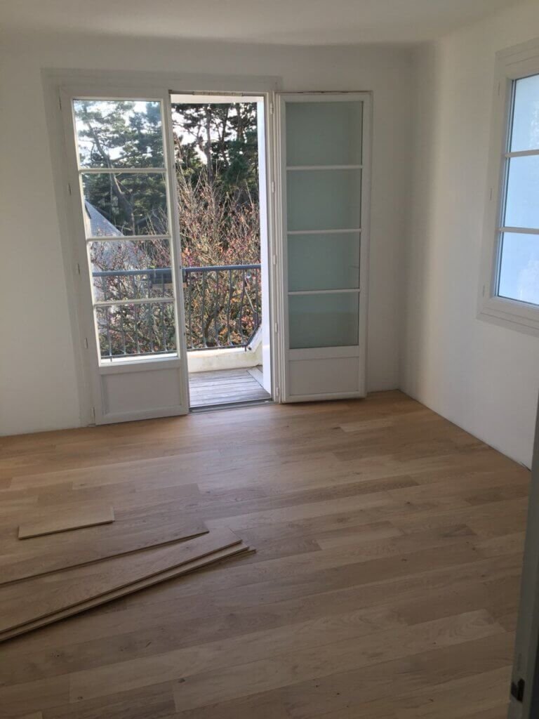 pose parquet flottant bois chambre porte-fenêtre balcon La Turballe Loire-Atlantique